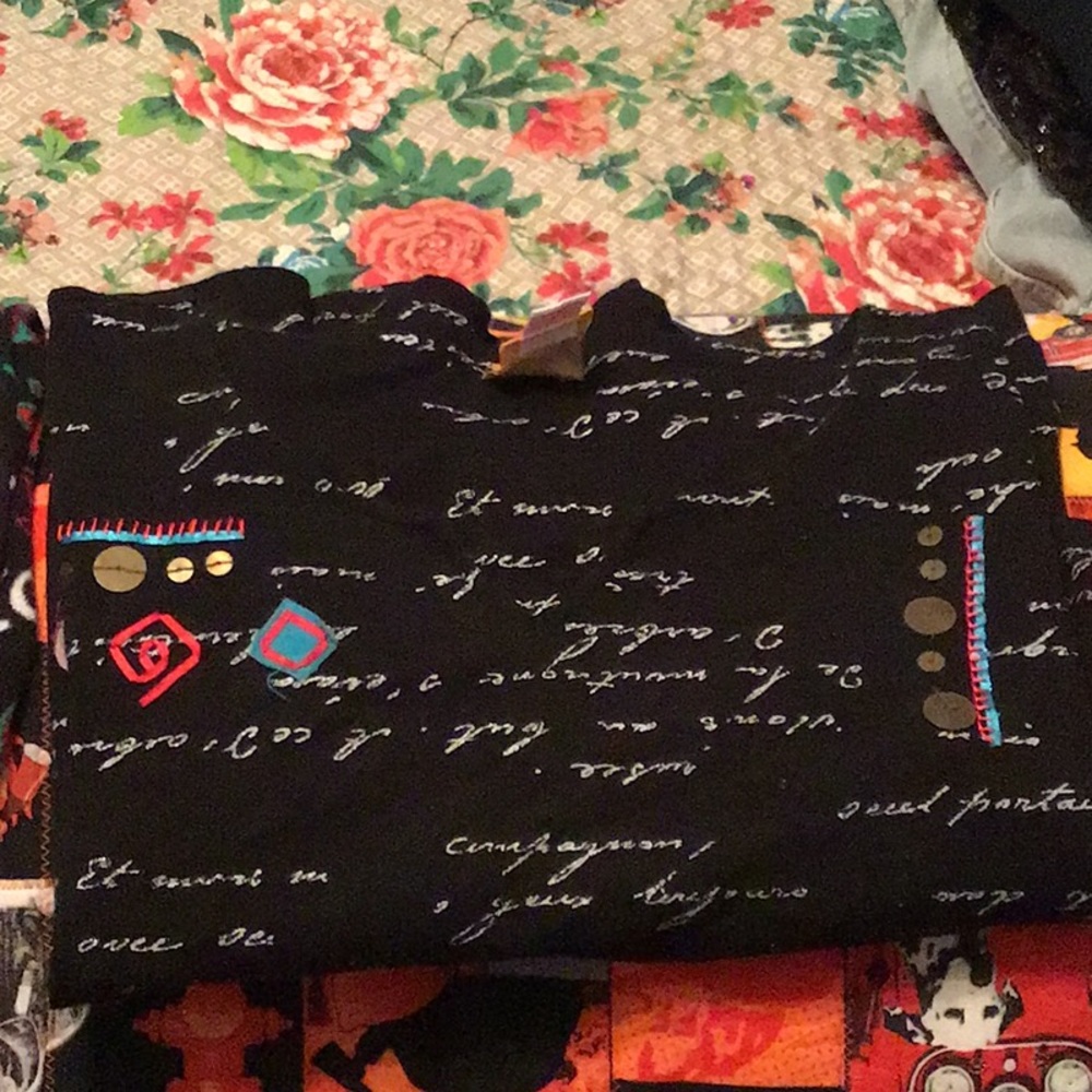 3/4 length sleeve top black  with multi color designs.